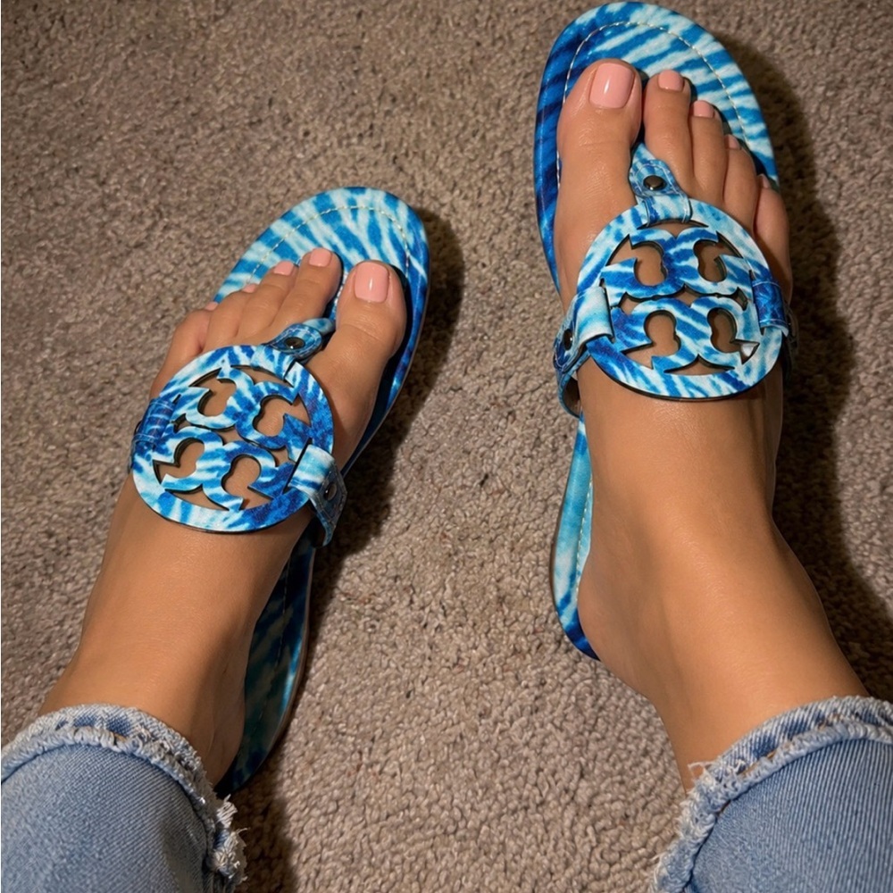 Blue Tie-Dye Women’s Metal Logo Thong Sandals